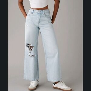 AMERICAN EAGLE OUTFITTERS Super High Rise Baggy Wide Leg Light Wash Jeans SZ 4